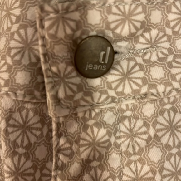 D jeans, summer shorts with a small print, beige and white, size 6 - Picture 4 of 4